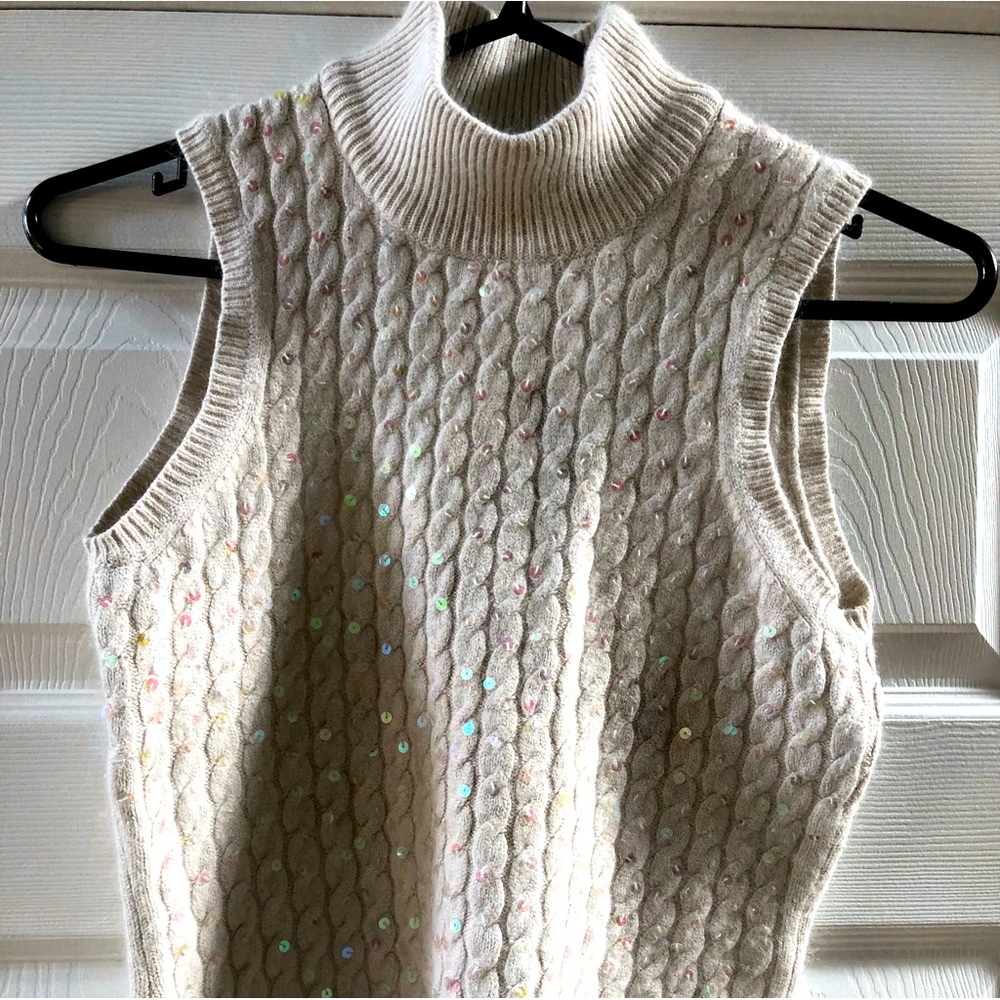 Cowl neck short sleeve sweater with shimmering details, soft and cozy